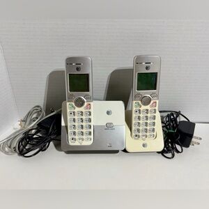 AT&T Landline EL51203 Telephone 2 Charging Bases Handsets Cordless Phone Vintage